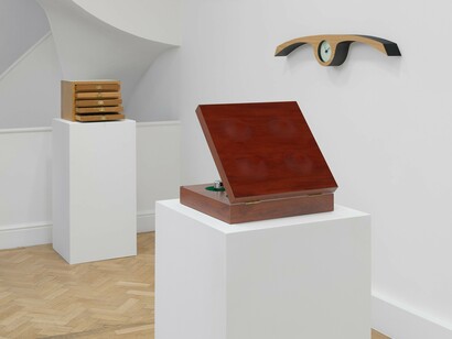Richard Artschwager, Approximate objects, exhibition view. Courtesy of Gagosian