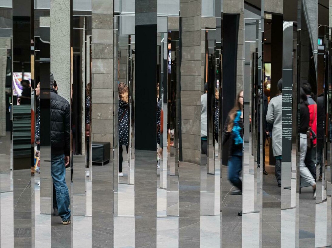 Jeppe Hein, Semicircular space. Courtesy of NGV