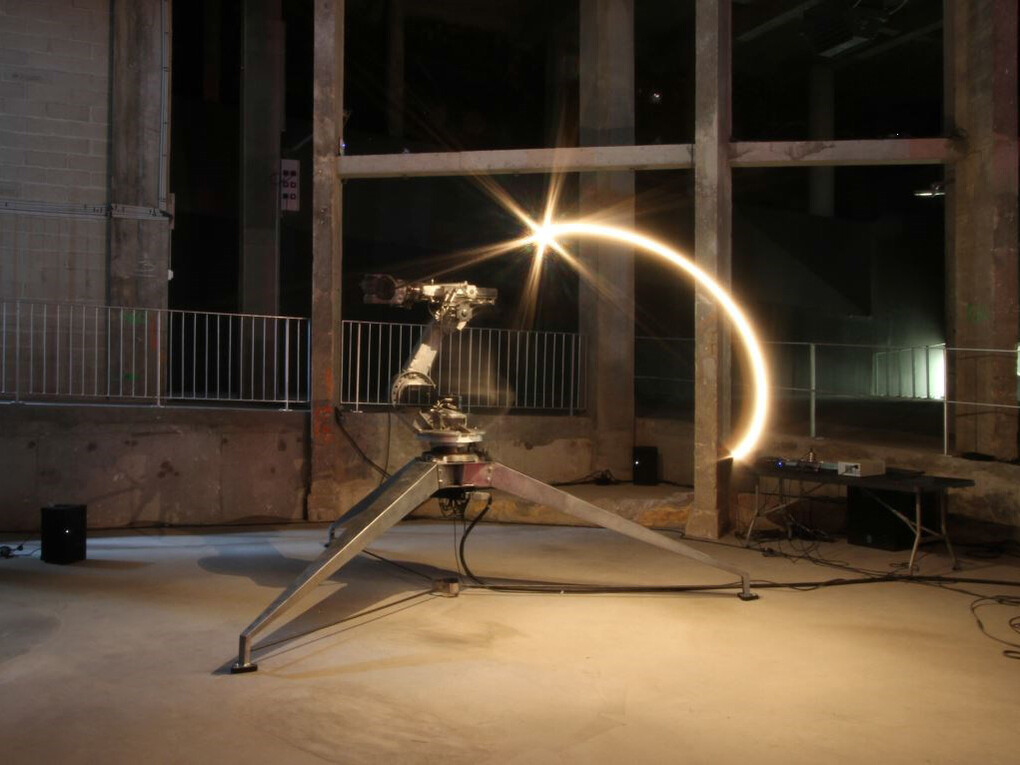 Conrad Shawcross, The ADA Project, 2013 Aluminium, steel, light, computer controlled mechanical system 415 x 380 x 380 cm. Installation view at Palais de Tokyo, Paris Courtesy the artist and Victoria Miro, London