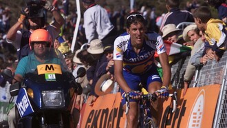 El "Chava" Jiménez subiendo un puerto de montaña