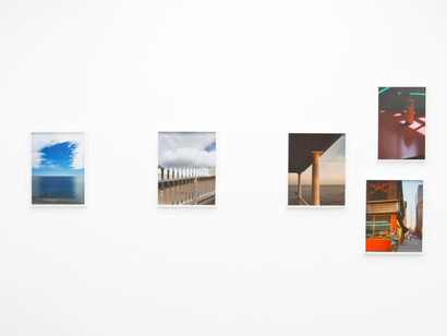 Joel Meyerowitz, Select works, 1962-2019, exhibition view. Courtesy of Huxley-Parlour Gallery