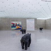 Małgorzata Mirga-Tas, Tełe ćerhenia jekh jag (Unter dem bestirnten himmel brennt ein feuer), ausstellungsansicht. Mit freundlicher genehmigung des Kunsthaus Bregenz