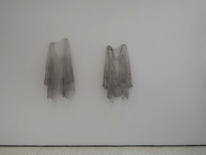 Installation view: Doris Salcedo, Solomon R. Guggenheim Museum, New York, June 26–October 12, 2015, Photo: David Heald © Solomon R. Guggenheim Foundation