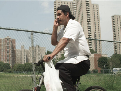 Jordi Colomer, Co-op City, 2010. Vídeo, 8’13’’