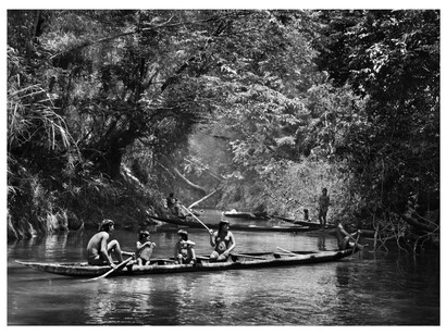 Fishing using timbó (Derris ellíptica), Pretão stream, Suruwahá Indigenous Territory, state of Amazonas, Brazil, 2017, gelatin silver print, 36x50 inches, © Sebastião Salgado. Courtesy of the artist and Sundaram Tagore, NYC