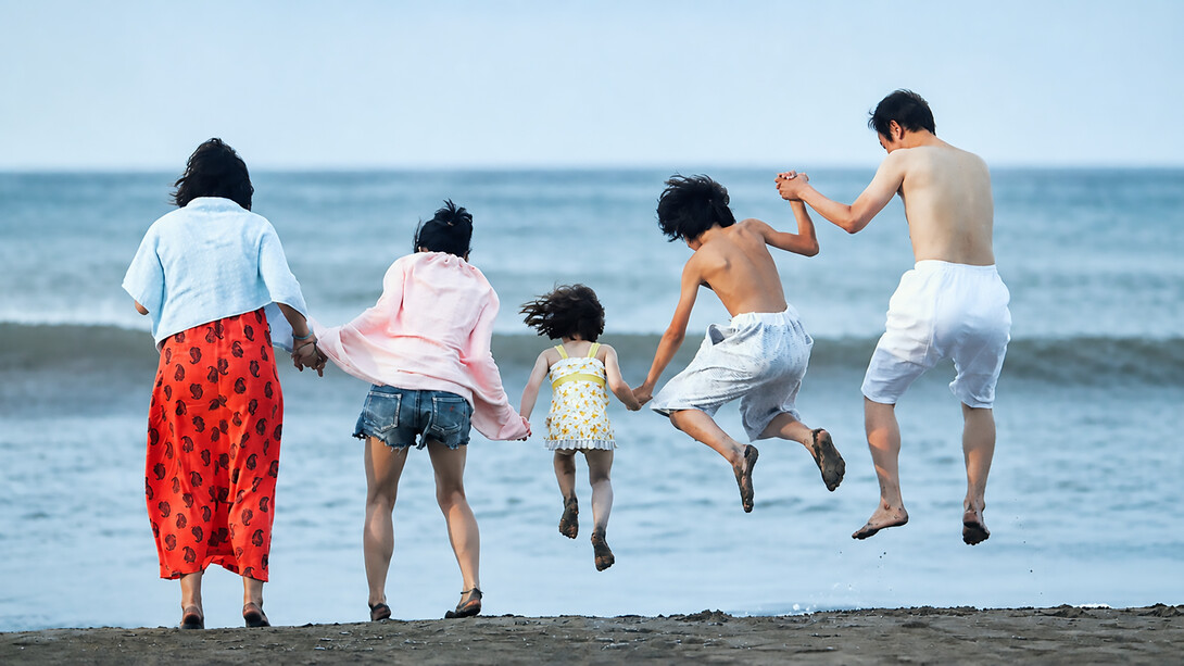 Shoplifters (Japanese: Manbiki Kazoku, meaning “Shoplifting Family”) is a 2018 Japanese drama written, directed, and edited by Hirokazu Kore-eda. Starring Lily Franky and Sakura Ando, the film follows a struggling family living on the margins of society who turn to shoplifting to survive poverty in modern Japan
