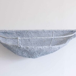 Olivia Bax, Dam, 2019, steel, chiceken wire, paper, glue, paint, plaster, hooks, screws, 150x45x17cm copia