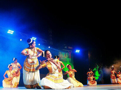 Espectáculo de danza Mohiniyattam. Actuación de los discípulos de Guru Jaya Prava Menon, Festival de la Juventud 2012 Delhi, India