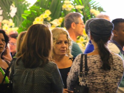 Familiares e amigos de Priscila Goes Pereira no funeral