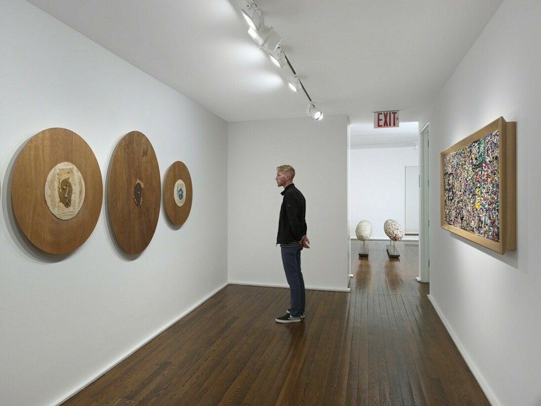 Mike Kelley. Memory Ware, Exhibition view. Courtesy of Hauser & Wirth