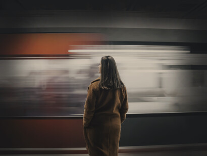 Tutti dolcissimi fantasmi incastonati a costellare il cielo dei momenti più tristi, per ricordare a ogni viandante attimi di felicità potenziali che si sono lasciati andare e perduti per sempre