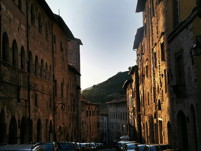 Gubbio, Italia. Pietro Ubaldi e Gubbio: luoghi di ispirazione e ricerca di pace