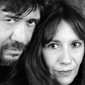 Luis Sepúlveda conoce a Carmen Yáñez en 1968. Carmen tenía 15 años. Tres años después, deciden casarse en Santiago de Chile