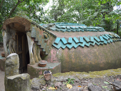 Temazcal en forma de serpiente en la Reserva Ecológica Nanciyaga en Catemaco, Veracruz