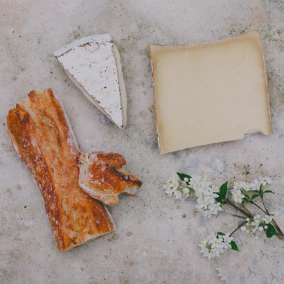 Well-wishers would offer food and drinks to the guests