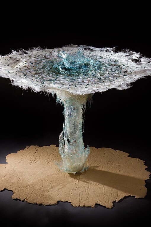 Close to the edge, 2011. Carta, resina, sabbia, inchiostro. Collezione privata.