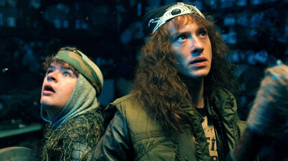 Fotograma de la cuarta temporada de la serie «Stranger Things»; Gaten Matarazzo y Joseph Quinn interpretan los personajes de Dustin y Eddie respectivamente