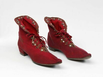 Boots worn by Henry Irving in Richard III, 1877, © Victoria and Albert Museum, London