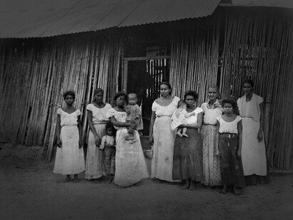 Una familia guanacasteca, a inicios del siglo XX. Costa Rica. Foto: José Fidel Tristán / Archivo Nacional de Costa Rica