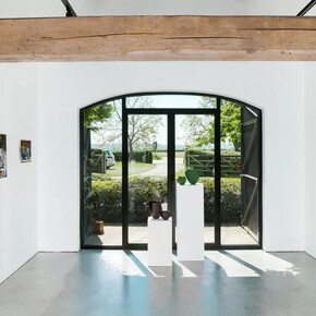 Narek Arzumanyan, Artur Eranosian and Ann Van Hoey, Black milk, red Earth, exhibition view. Courtesy of Verduyn Gallery