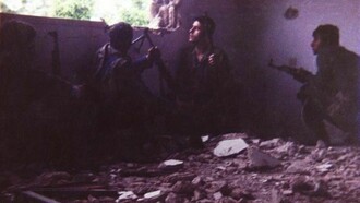 La casa alla destra del canale utilizzata come rifugio durante l'operazione "Talet Musa"