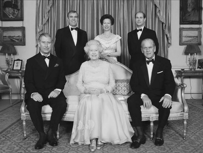 La reina Isabel II y el Príncipe Felipe con sus hijos en 2007