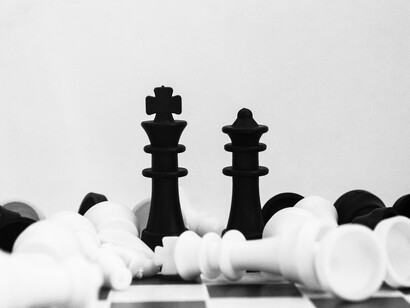 Jaque mate metafórico, las negras ganan