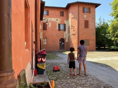 Due fratelli che vivono a Colle Ameno, Italia 