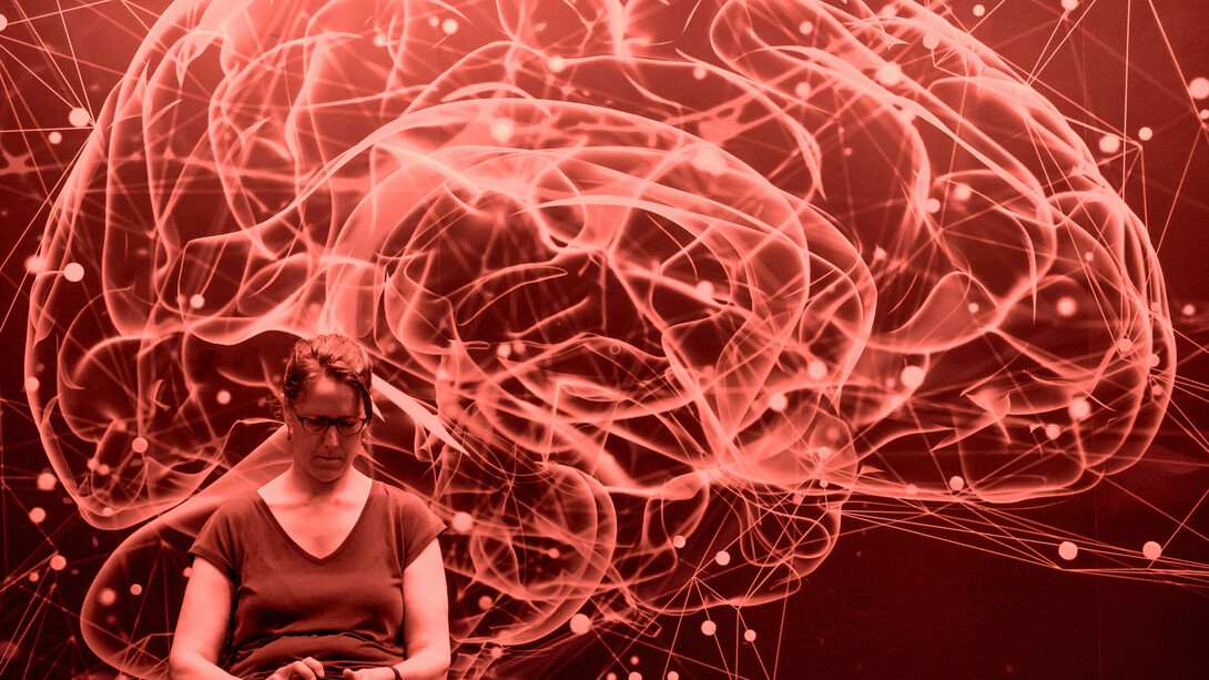 Sous l’éclairage des écrans, l’esprit sature : quand la stimulation numérique dépasse les capacités naturelles du cerveau