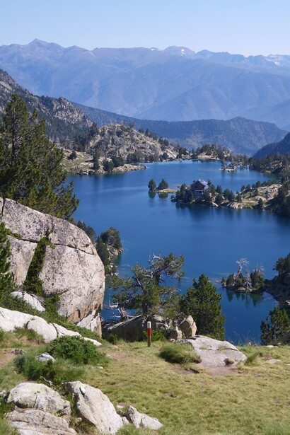 Camino de bajada al estany Tort. Foto: Arxiu del Parc Nacional d’Aigüestortes i Estany de Sant Maurici