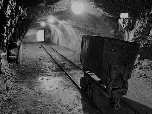 Nel paese, tutti gli uomini, giovani o vecchi, lavoravano come minatori