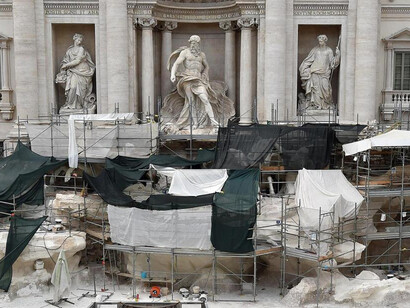 La Fontana di Trevi durante i lavori di restauro