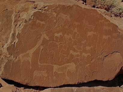 Twyfelfontein possui uma das mais ricas concentrações de gravuras rupestres da África, datando do final da Idade da Pedra