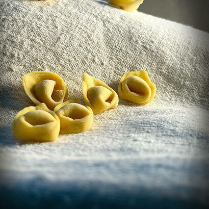 Tortellini di Bologna su un panno