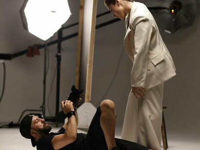 Outro ponto, quem te procura nas redes sociais, já identifica neste primeiro contato visual, o que a sua imagem pessoal transmite e isso tem a ver com credibilidade, seriedade, confiança e cuidado com a sua apresentação. Eu cuido de marcas nas redes sociais a três anos e o primeiro ítem que abordo quando não há uma logomarca fixada no perfil de quem me contrata é a foto que está, avalio no detalhe o tipo de imagem que está ali, isso vale para expressão facial,  roupa, fundo e enquadramento