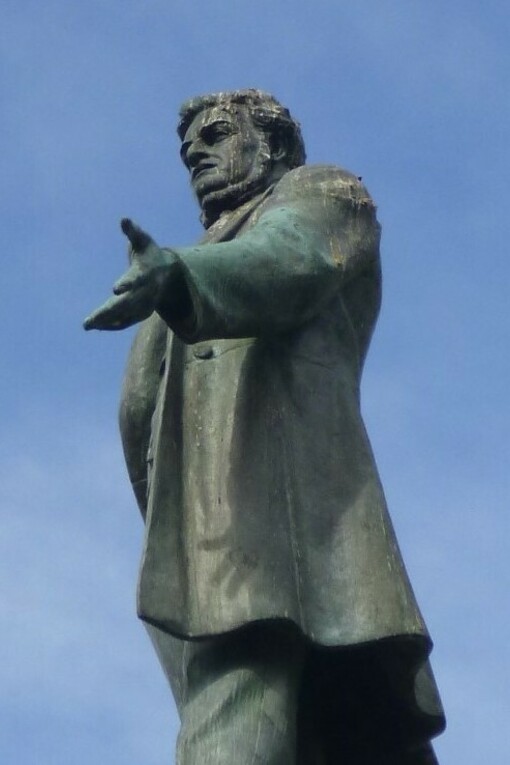 Estatua de don Juanito Mora, en San José
