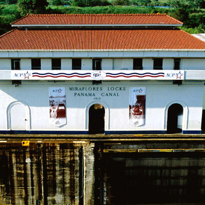 Edificio de control de las esclusas de Miraflores en el Canal de Panamá