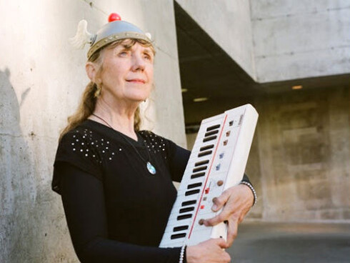 The Space Lady, con su inseparable teclado