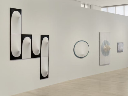Zilia Sánchez, Topologías / Topologies, exhibition view. Courtesy of The Institute of Contemporary Art