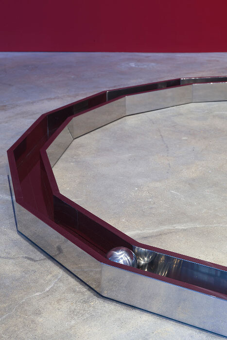 “Walter De Maria,” installation view © 2017 Estate of Walter De Maria. Photo by Robert McKeever.
