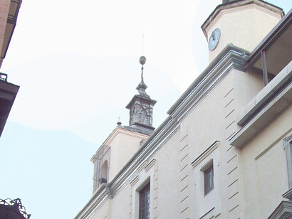 Es una isla de misericordia que sorprende a cuantos visitantes pasan por delante de sus puertas abiertas. Real Iglesia de San Antón Real, Madrid, España