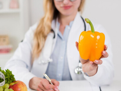 Female scientist studying the relationship between healthy food, a DNA strand with food elements, and the connection between genes and nutrition