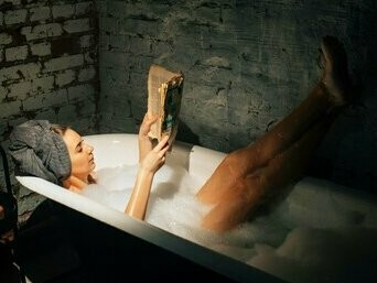 Passei a acreditar que mini hábitos e micro planejamentos, realizados a curto prazo, têm a maior chance de darem certo; por isso invisto a minha força nisso. Hoje vou abrir meu coração e te mostrar o que entrou de novo para mim, pós pandemia, e que consegui manter até hoje e me sinto realizada por ter conseguido, muitos itens eu jamais achava que seria possível fazer, mas não cogitei, chegaram e eu busquei me adaptar e entender que a partir dali podiam seguir para sempre