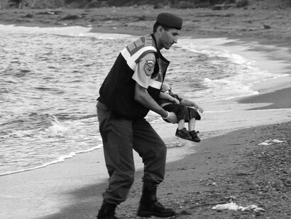 Rescatan el cadáver del pequeño Aylan de las aguas del Mediterráneo