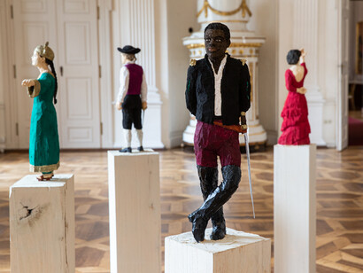 Stephan Balkenhol, Là ci darem la mano…exhibition view. Courtesy of DomQuartier Museum