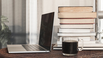 El lenguaje claro (LC) es un estilo de redacción que surgió en los años 70 para garantizar el derecho de la ciudadanía a comprender las comunicaciones del Estado y las empresas