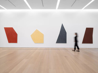 Robert Mangold, Pentagons and folded space, exhibition view. Courtesy of Pace Gallery