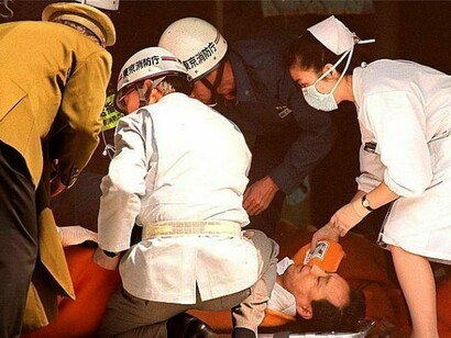 I soccorsi subito dopo l'attacco terroristico alla metropolitana di Tōkyō