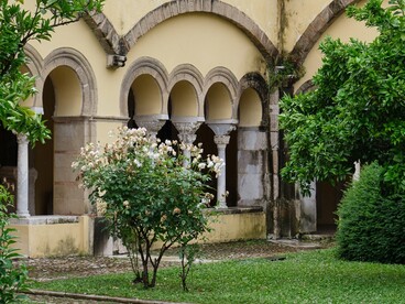Interno del Chiostro del complesso monastico di Santa Sofia. Benevento, Italia