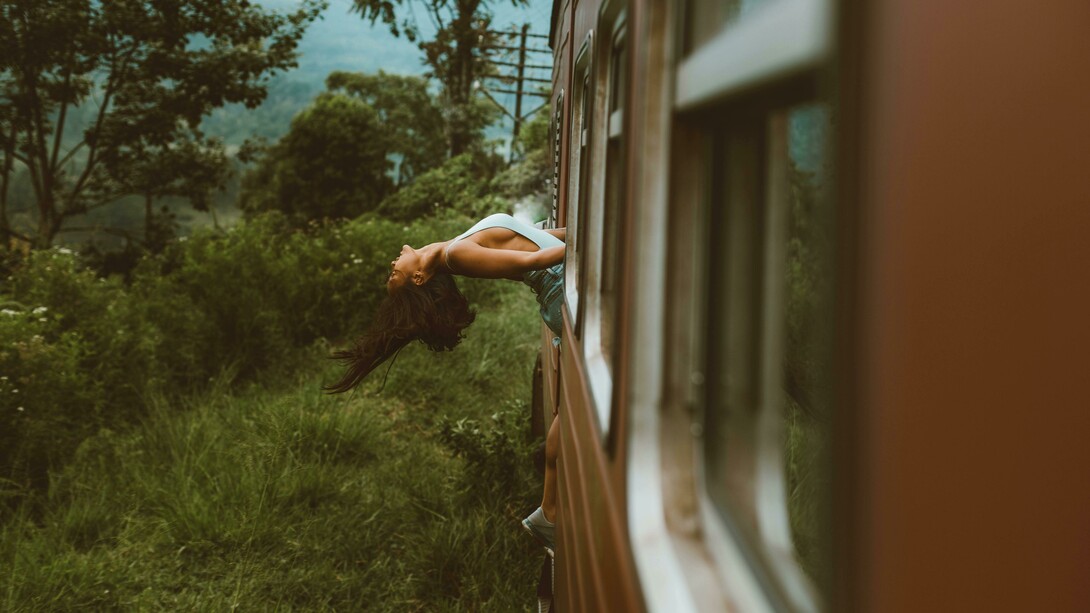 Quando viajamos, percebemos o mundo diferente do nosso cotidiano e aprendemos rápido e de forma descomplicada como cada indivíduo - e o coletivo - conseguem se encaixar, fazendo manobras e vivendo de forma a conjugar com o tempo e espaço que os rodeiam, a beleza e possibilidades presentes